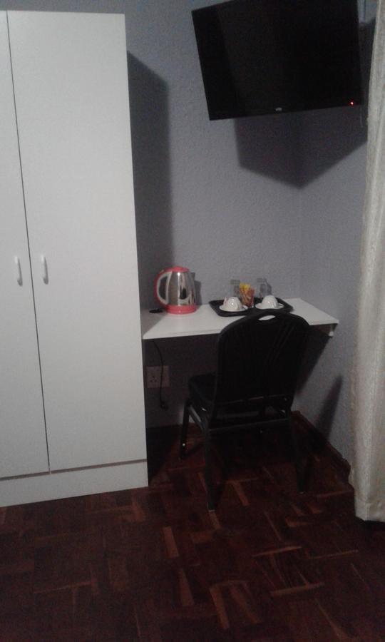 Acacia Guesthouse Kempton Park Esterno foto