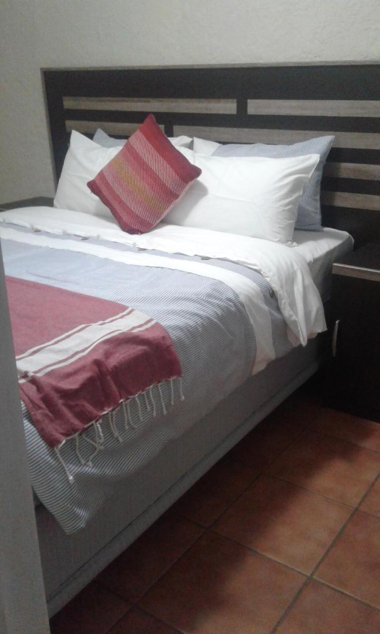 Acacia Guesthouse Kempton Park Esterno foto