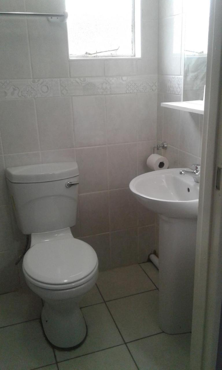 Acacia Guesthouse Kempton Park Esterno foto