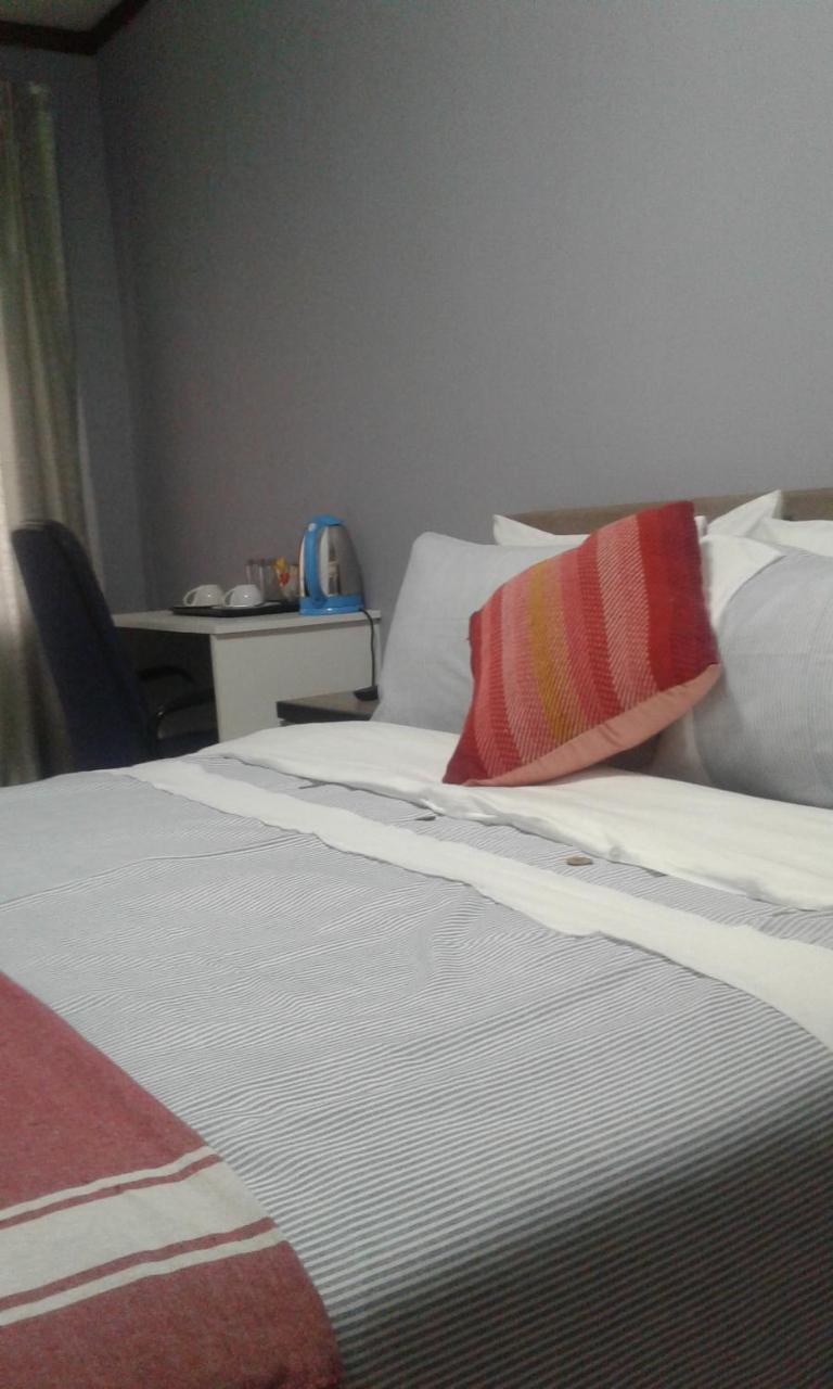 Acacia Guesthouse Kempton Park Esterno foto