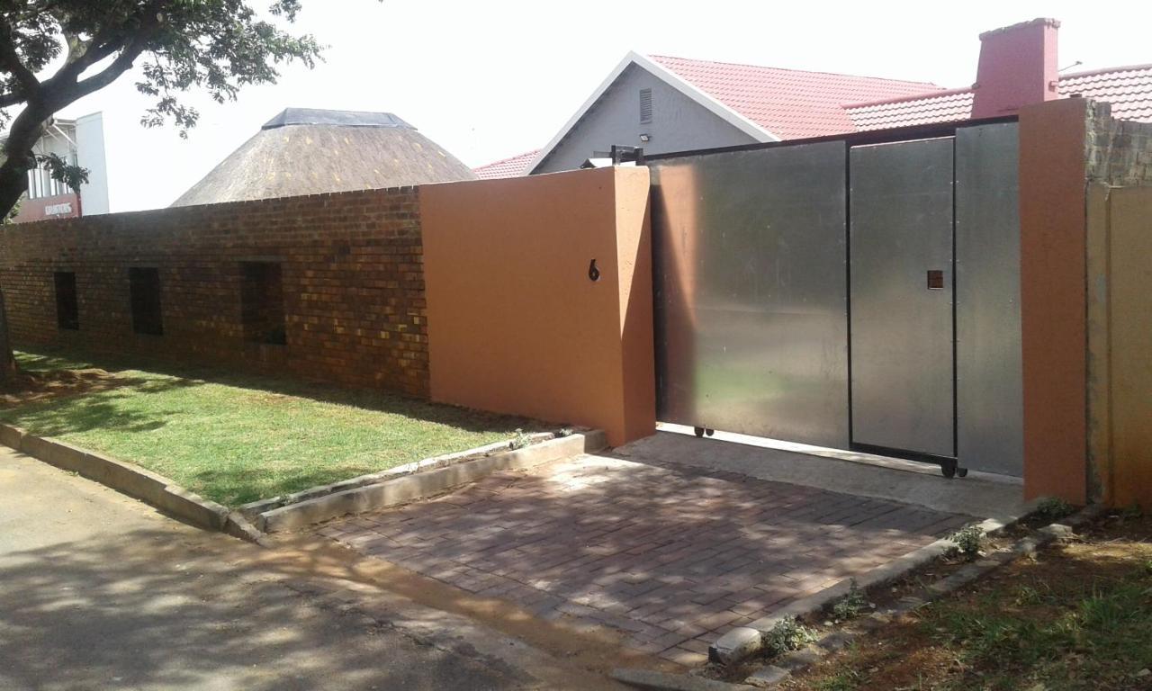 Acacia Guesthouse Kempton Park Esterno foto